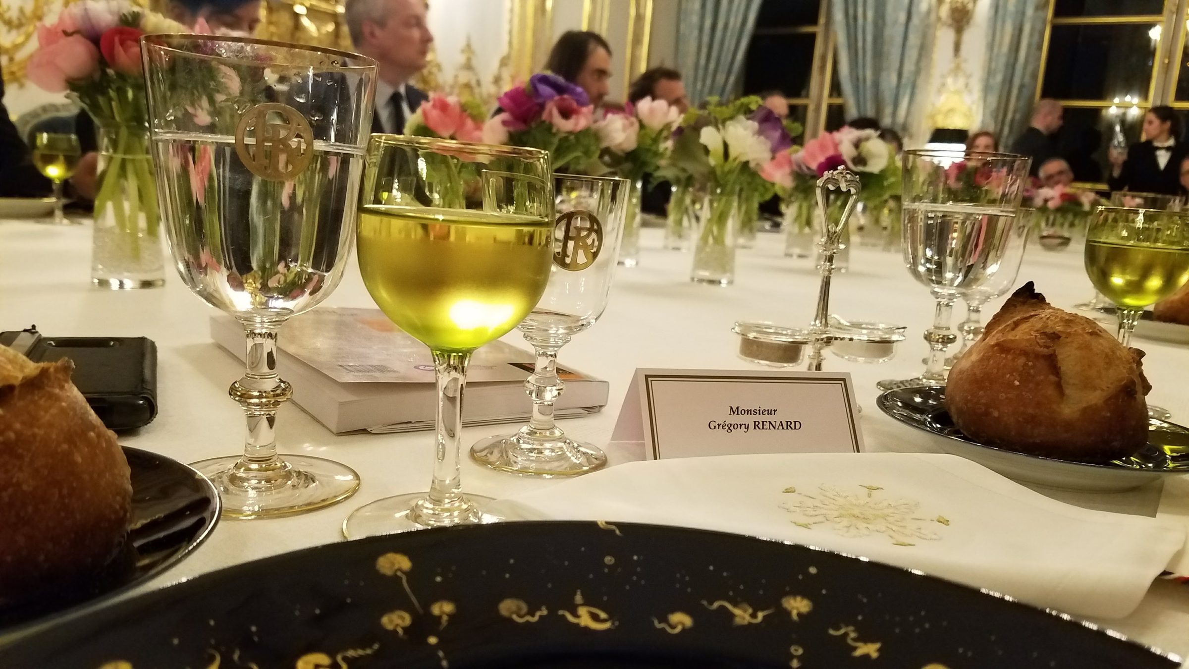 Place card Monsieur Grégory Renard on the Élysée dinner table